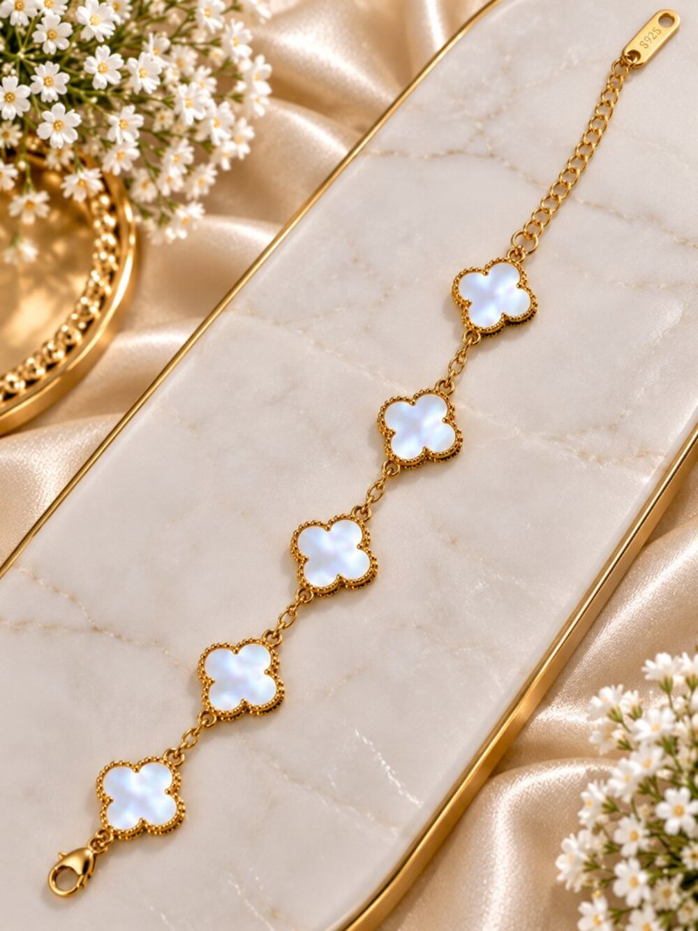 Five luminous mother-of-pearl clover bracelet
